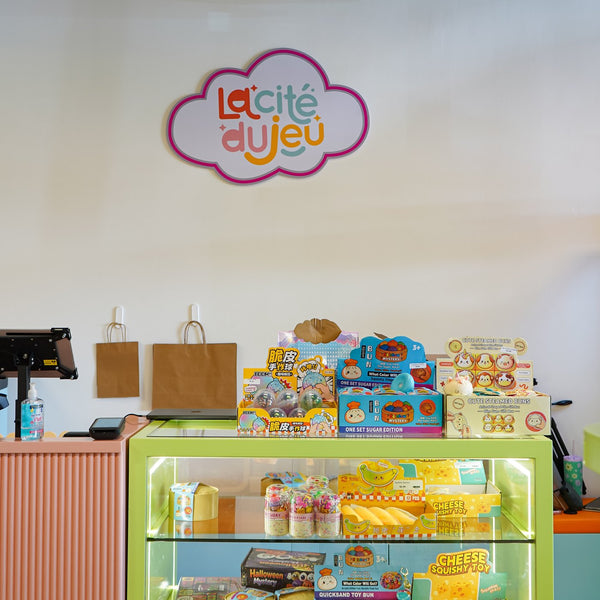 Comptoir de la boutique sous l'enseigne La Cité du Jeu